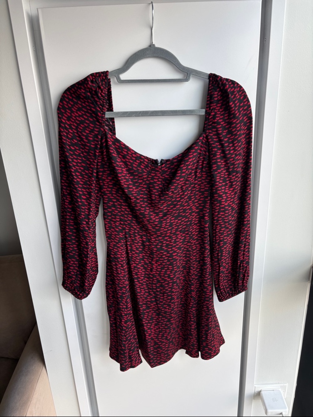 Reformation mochi dress - Black and Red Printed Long-Sleeve Mini